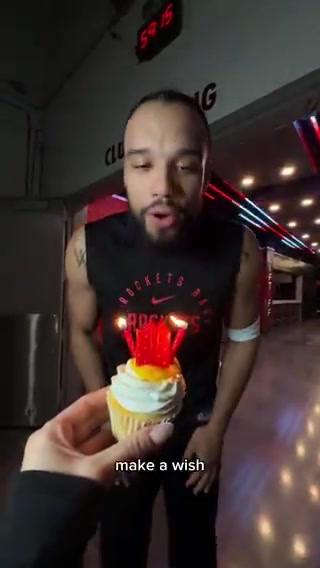 龙哥生日快乐！狄龙赛前收到生日蛋糕