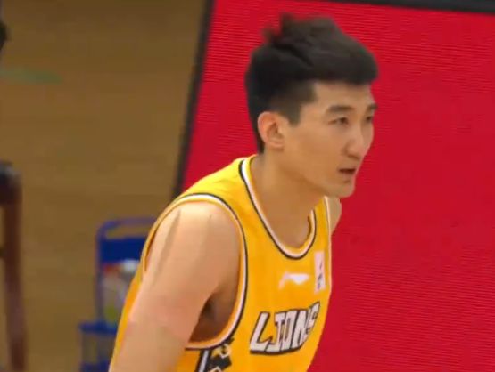 国内媒体：上海积极接触两名南方球队后卫 孙铭徽是其一