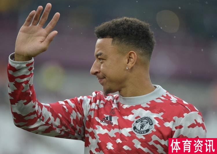 林加德在场边热身 西汉姆球迷高唱“他想回来”