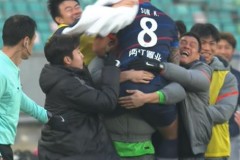 中超联赛最新战况：重庆2-1逆转武汉成功保级！