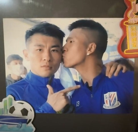 赵明剑晒昔日合照：于汉超我想蹭你流量，你怎么那么牛逼呐