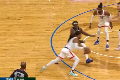 NBA常规赛尼克斯113-98雄鹿 罗斯23分 字母哥25+7