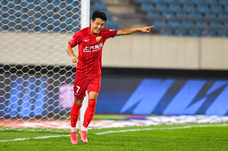 上海海港在中超主场对阵长春亚泰的7场比赛中取得6胜1平