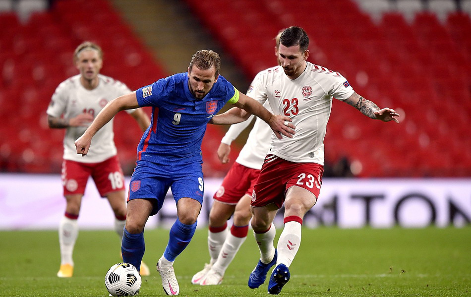 欧国联英格兰男足主场0-1丹麦，丢掉榜首位置，埃里克森点射破门