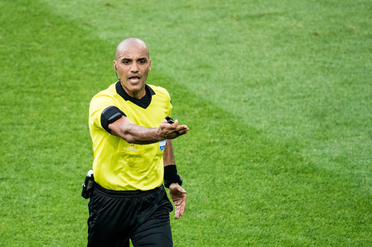 FIFA官方：巴林裁判舒克拉拉将担任12强赛中国与日本比赛主裁