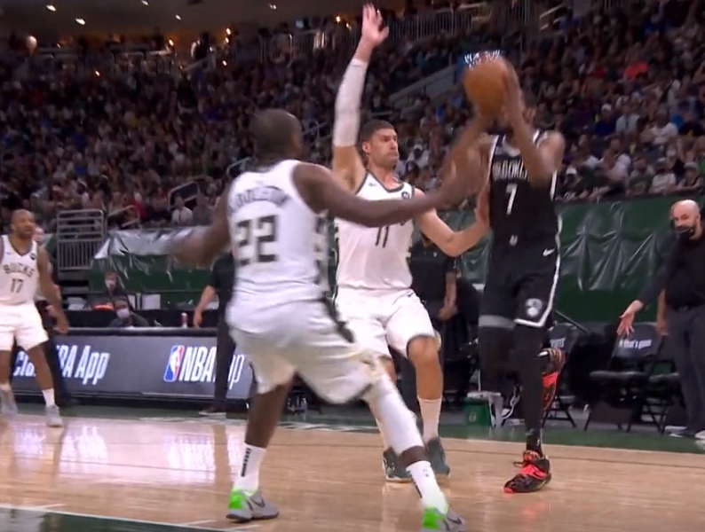 NBA每日评论:雄鹿扳平比分 孙横扫掘金晋级