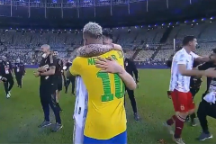 梅西和内马尔关系好吗？看完美洲杯决赛后 两人深深地拥抱在一起