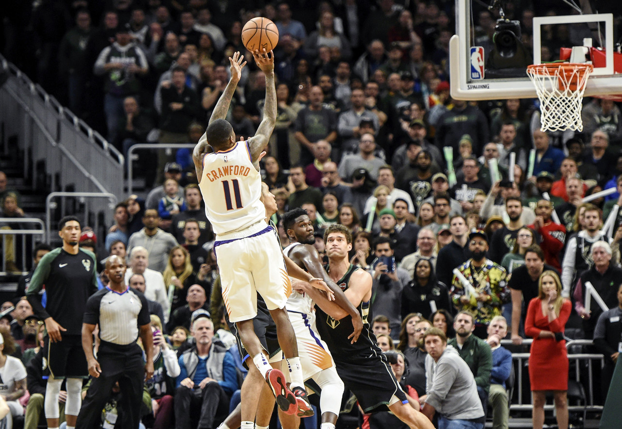邻居：克六去年为指导地区孩子拒绝了一支NBA球队 后者：事实！