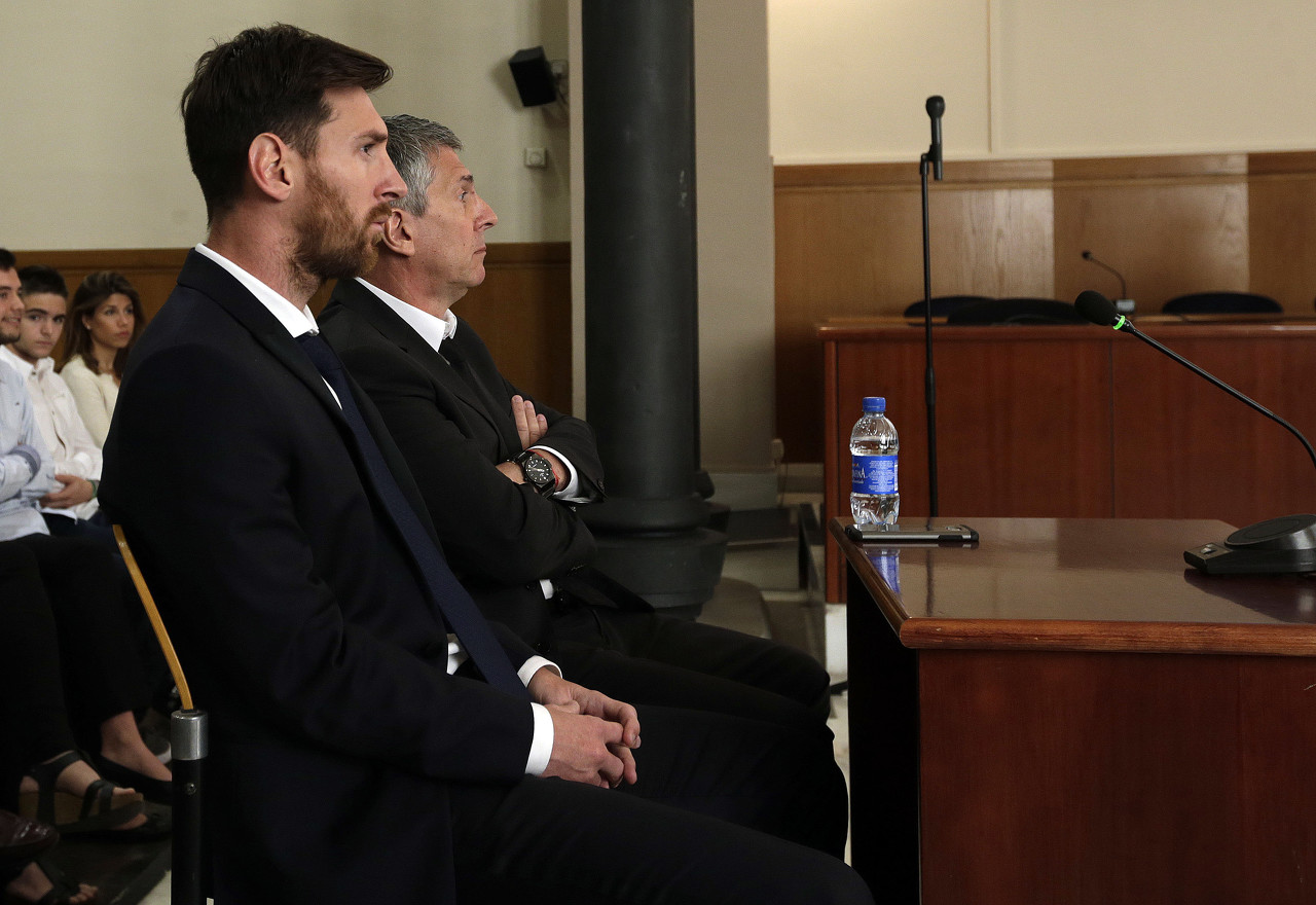 科比电台:梅西告诉他的父亲在西甲联赛期间不要谈论与巴塞罗那续约的事情