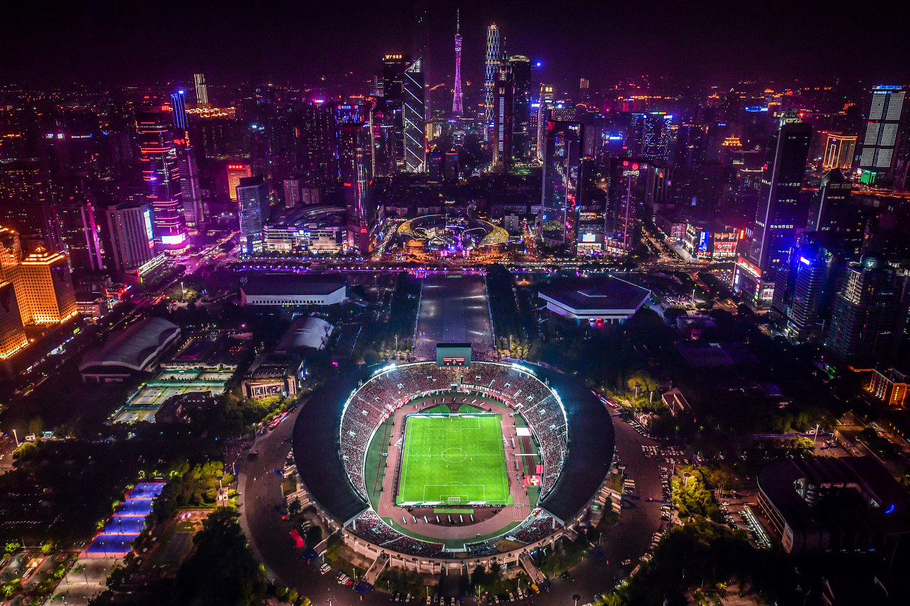 广东媒体:广州双雄主场将开放半个球场容量 天体准备开球