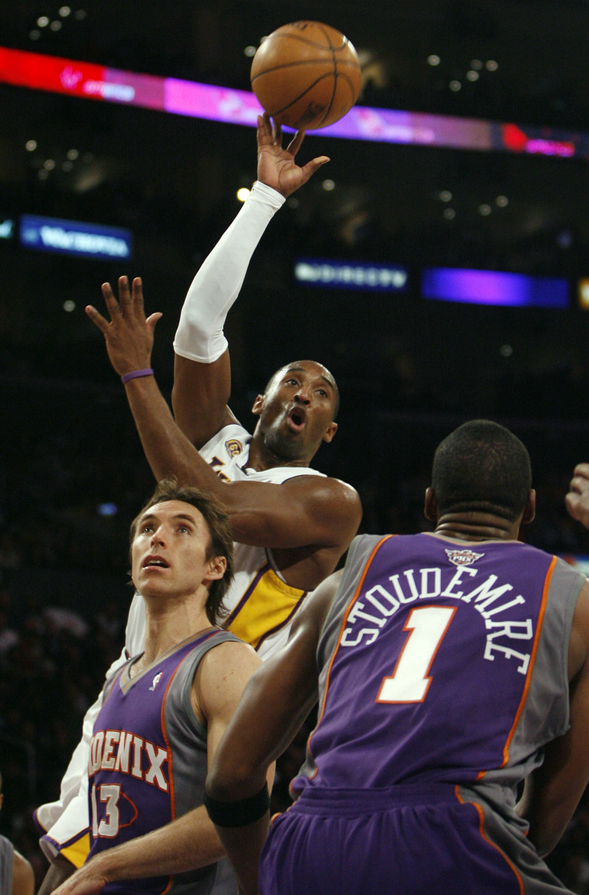 前NBA球员：欧文曾当众让纳什把两座MVP奖杯还给科比 说他不配