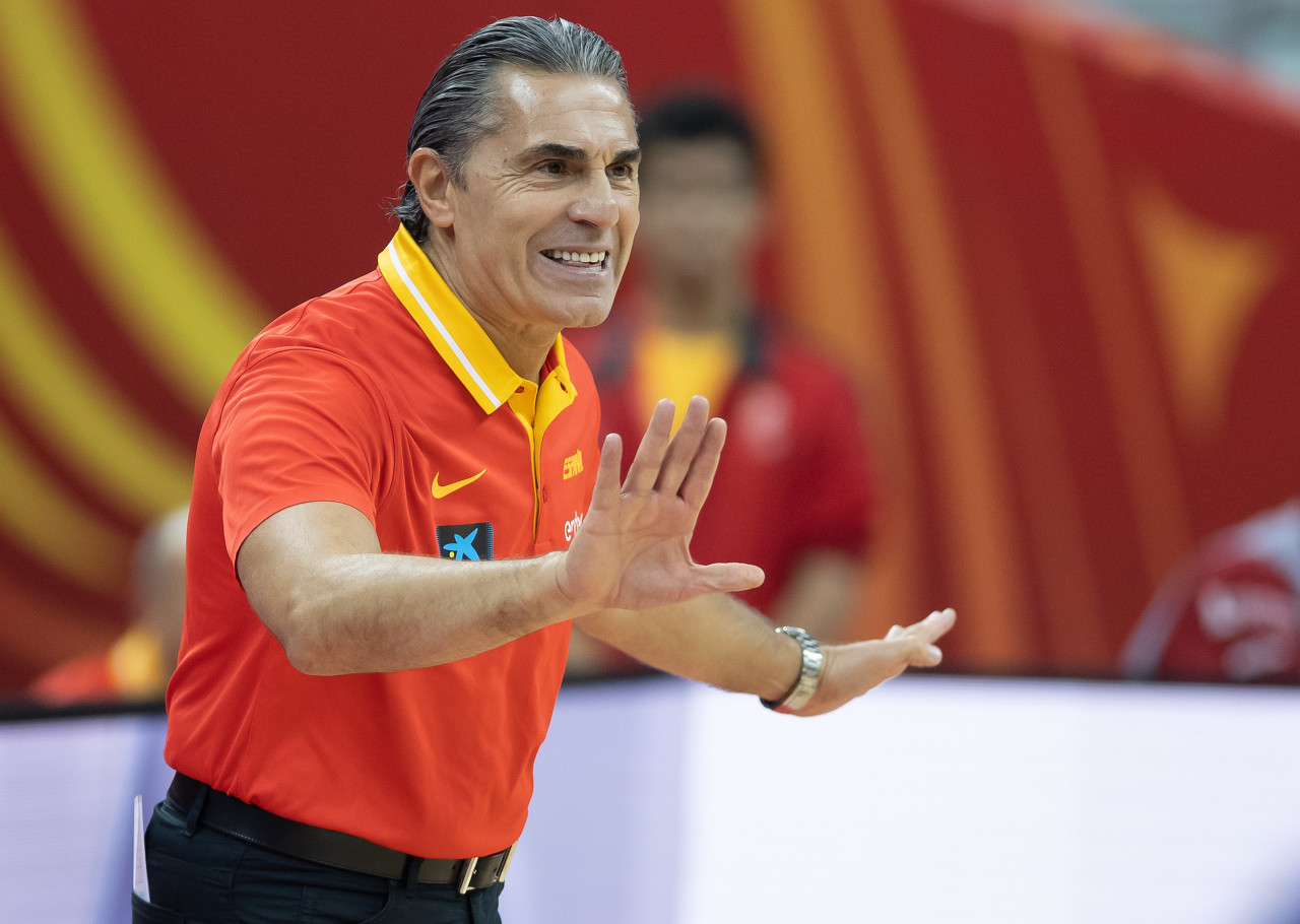 西班牙篮协主席：斯卡里奥罗是世界上最好的国家队教练