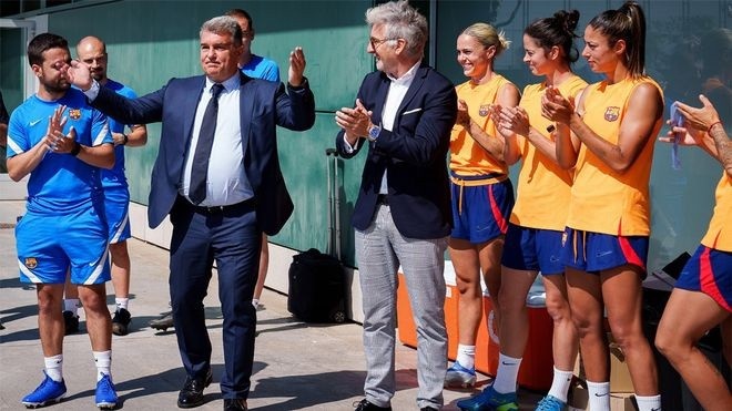 巴塞罗那市长倡议：若巴萨女足赢得欧冠，可组织一次夺冠游行