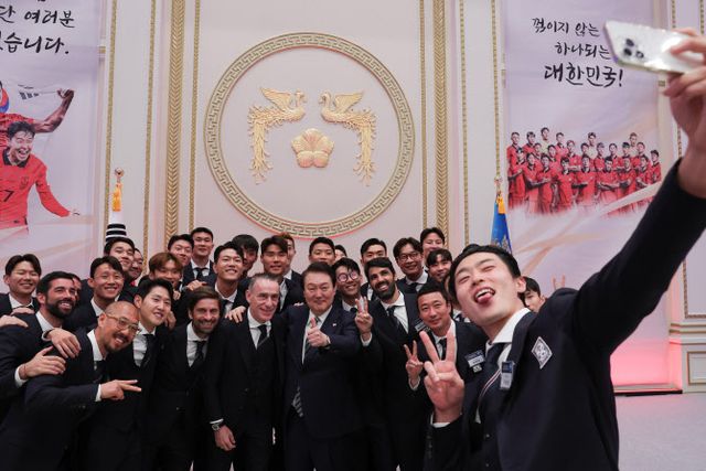 韩国队受邀出席晚宴,孙兴慜为韩总