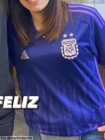 阿根廷世界杯客场球衣谍照：靛蓝色+紫色，前方暗纹设计