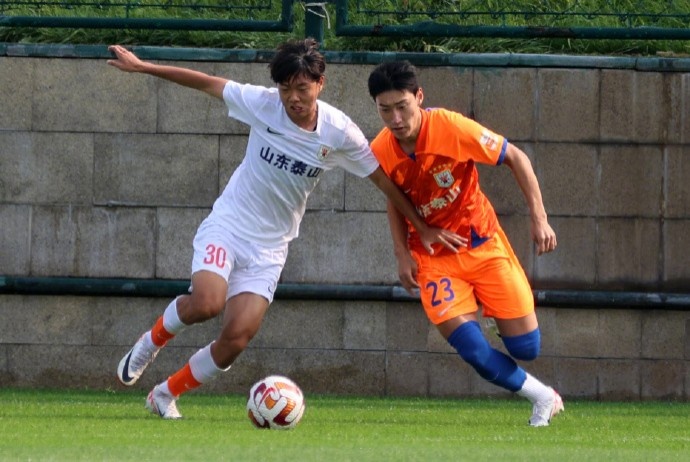 山东泰山U21队与U19队进行教学比赛，双方22战平