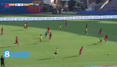 拦截变助攻！中国U17女足开场8分钟丢球，0-1落后哥伦比亚！