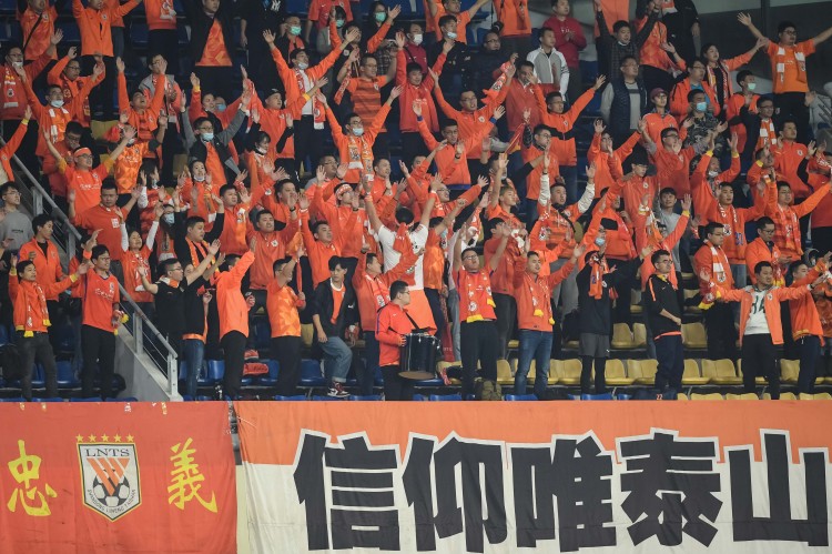 足球新闻:泰山“主战”广州队 看球的球迷人数是几百到五千