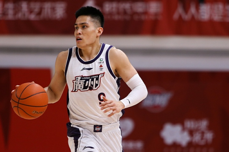 天生司令！陈英俊拿下15分、6个篮板和14次助攻 带领广州取得胜利