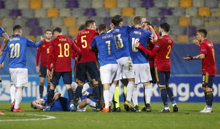 巴萨记者:欧足联将维持原有红牌 明格扎将无缘西班牙欧洲青年锦标赛