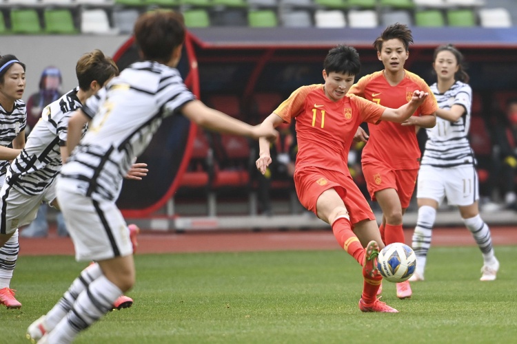 连媒体:女足半场落后两球 让人联想到“怕韩”的战术水平 值得探索