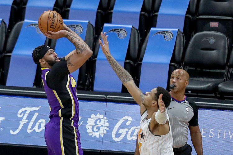 浓眉20场比赛三分场均出手超过2次命中率仅为16.7% NBA历史最差