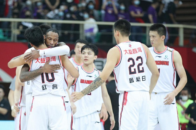 开门红！广东男篮已经连续7个赛季季后赛首战获胜