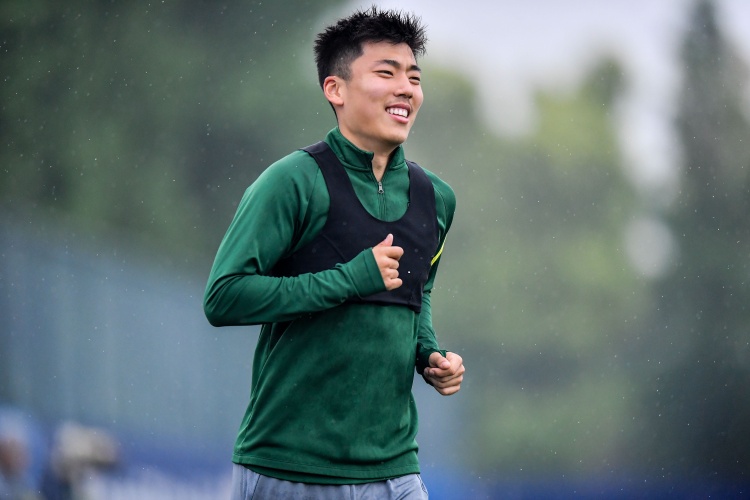 何玉宇:因为李可开始对国安产生了兴趣 所以他还是梦想着以后能去英超踢球
