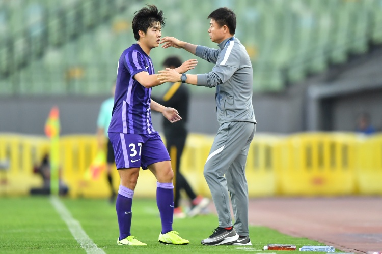 记者:金和范凌江试图训练金门虎少年的韧带撕裂伤2-3个月
