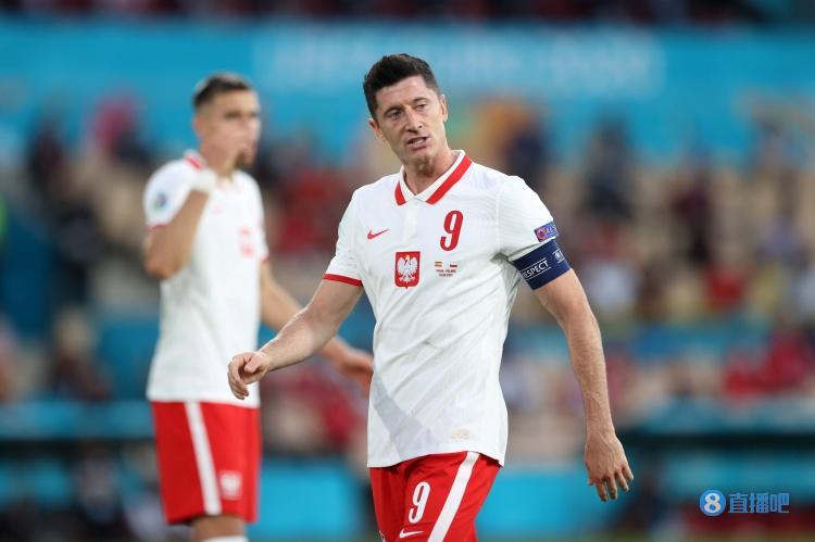 轮休后波兰不敌匈牙利，莱万致歉球迷：会为世界杯竭尽全力