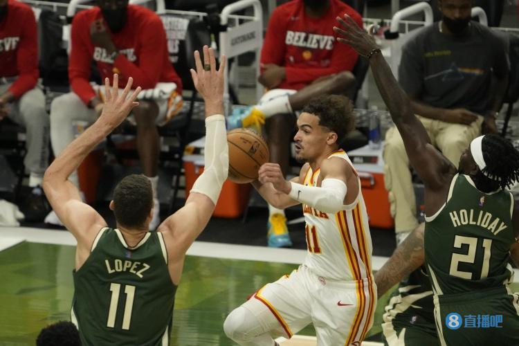 NBA颜色经典:强大的性能鹰啄雄鹿客场