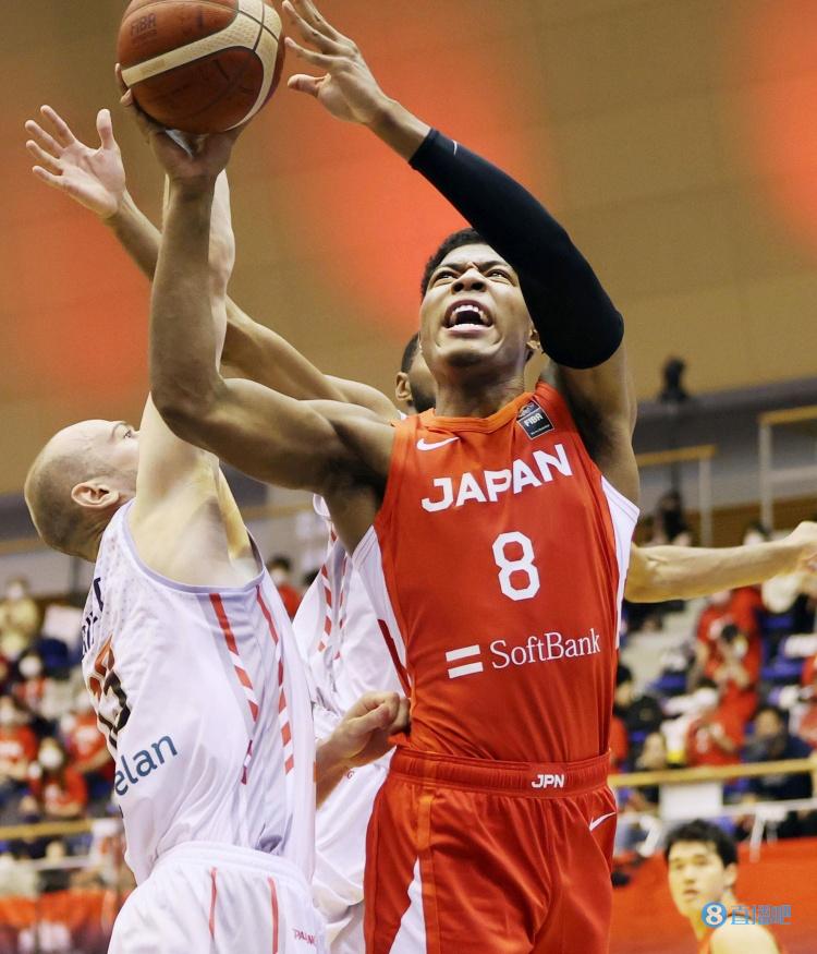 日本男篮热身赛以24分6板击败比利时八村 渡边雄泰拿下15分6板