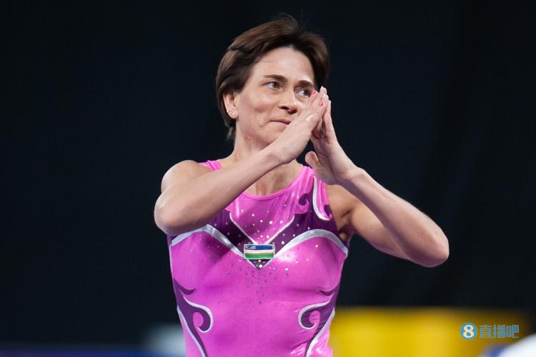 体操传奇人物丘索维金娜第八次担任乌兹别克斯坦代表团旗手参加奥运会
