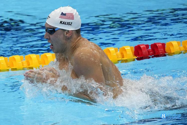 男子400米个人混合泳:卡利什在本届奥运会上获得了美国代表团的第一枚金牌