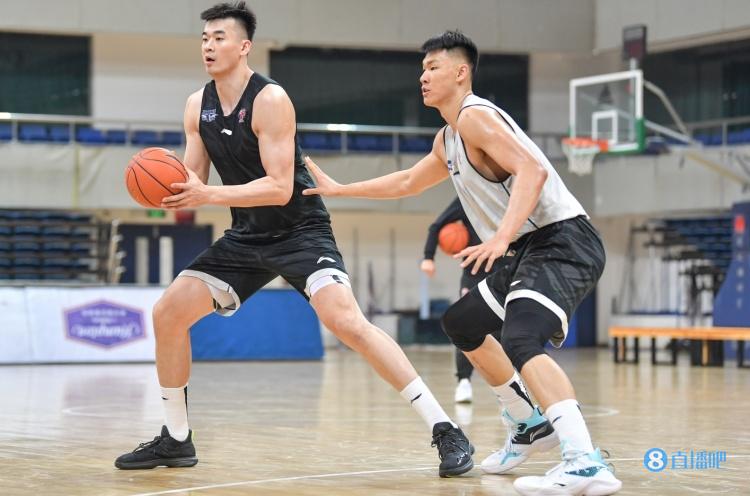 内线双子星！李慕豪&范子铭两人23投15中合砍39分19板6助