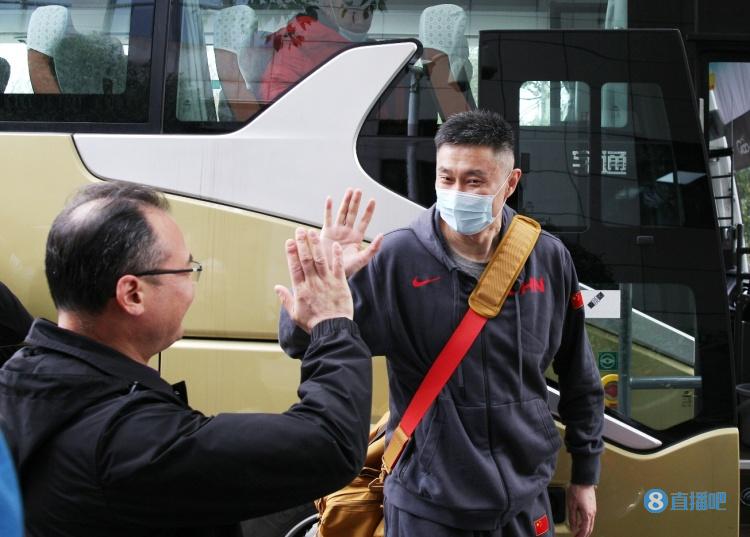 中国男篮赴日本全程佩戴防疫装备 旅途中尽量不进食&不喝水