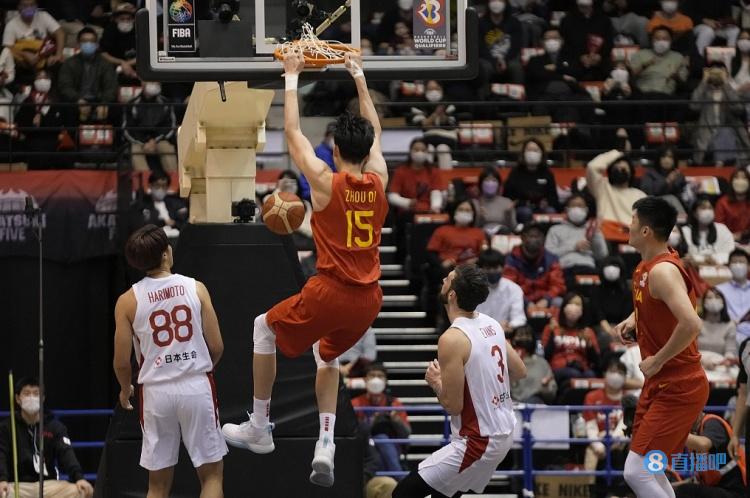 内线优势明显！中国男篮比日本多抢19个篮板 前场板多10个