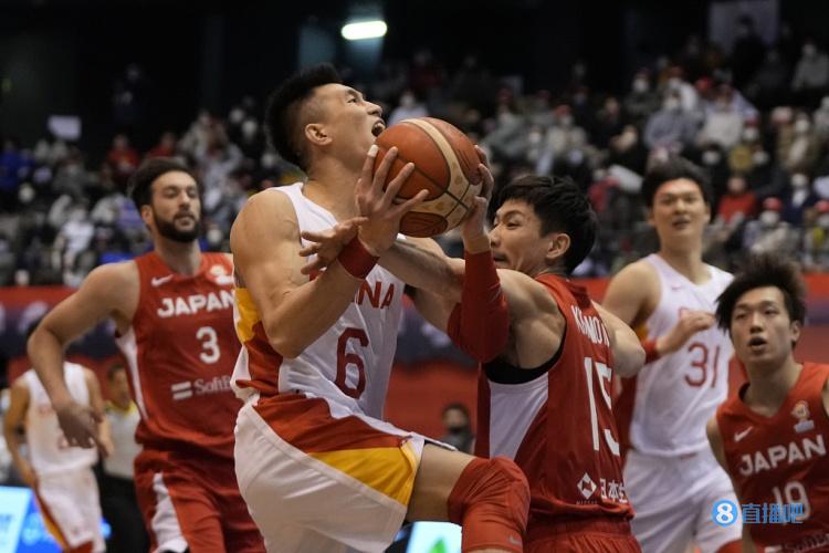 辽媒：中国男篮世预赛连胜重拾自信 年轻队员表现抢眼日渐成熟