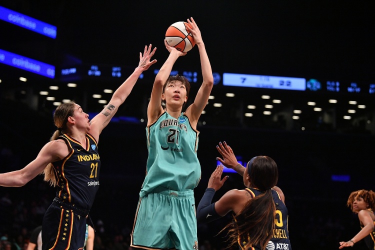 WNBA全明星赛韩旭为自己拉票：你一票我一票 小旭全明星把球造