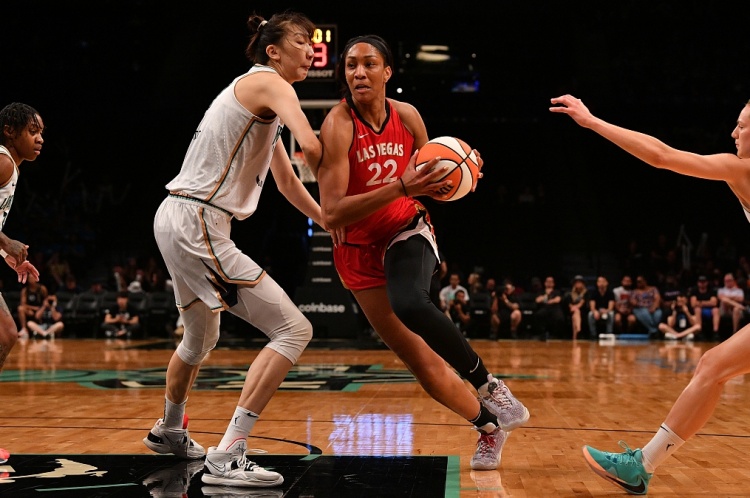 猛将回归！WNBA常规赛MVP&总冠军球员阿贾-威尔逊抵达悉尼