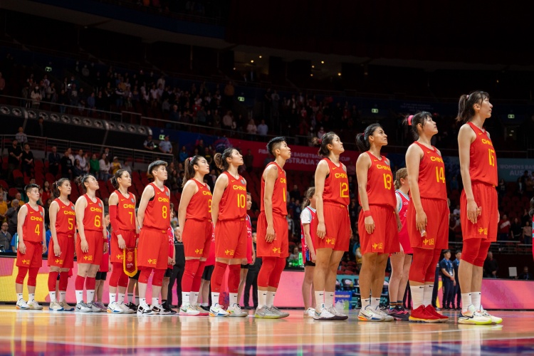 恭喜中国女篮时隔28年再夺世界杯亚军