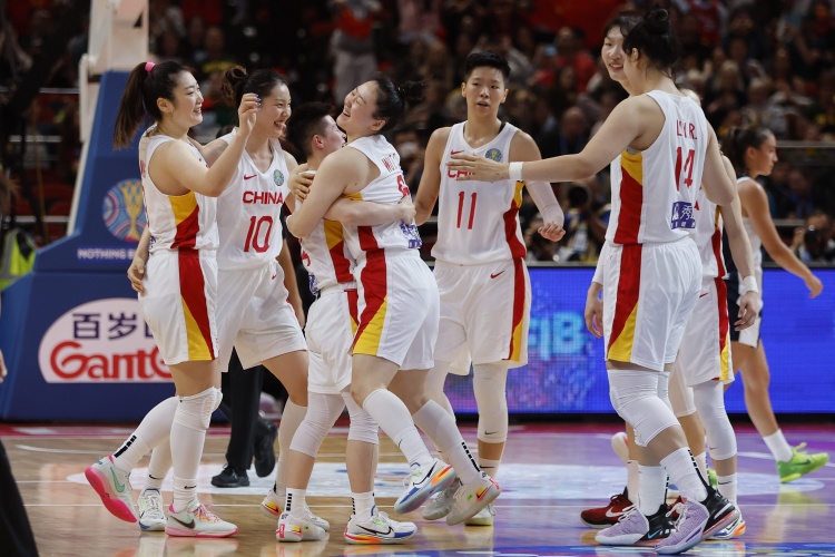 排面！人民日报更新多条微博庆祝中国女篮晋级决赛