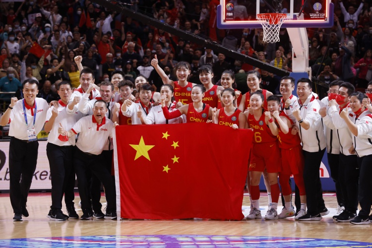 祝贺！中国女篮重回世界大赛前二 第二次杀入世界杯决赛