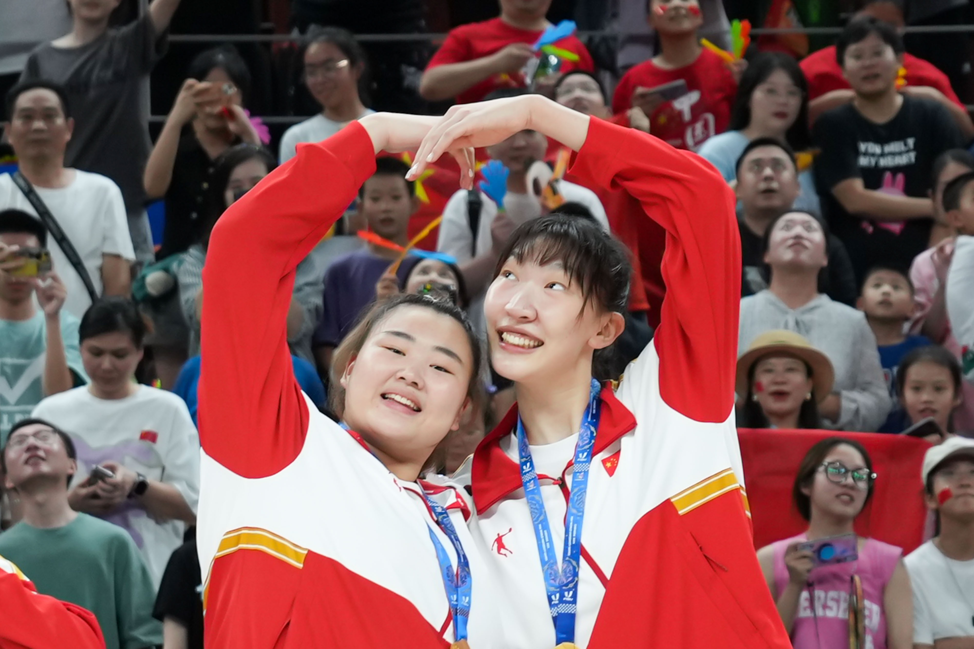 CBA官方：恭喜中国女篮大运队击败日本队夺得大运会金牌！