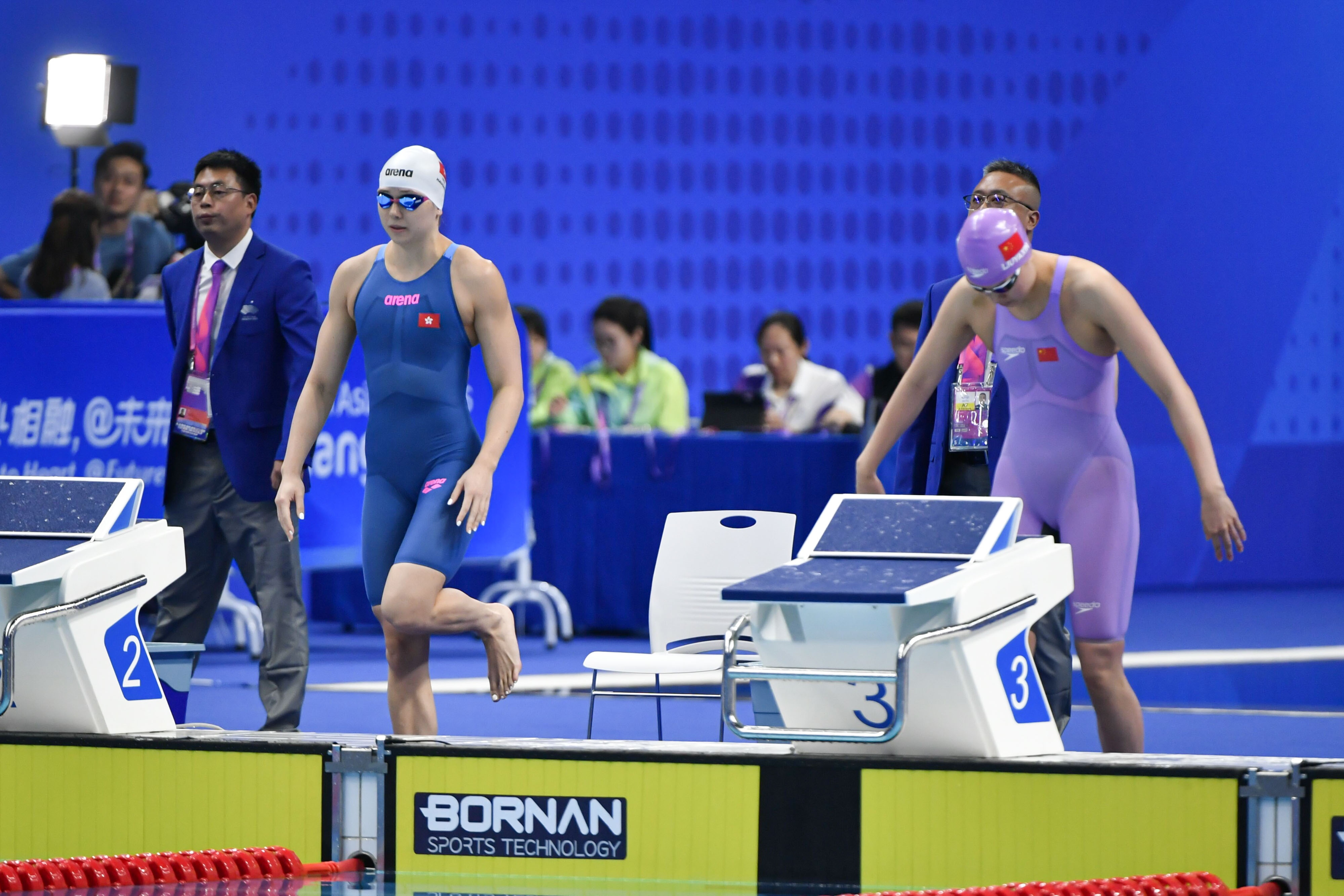 女子200米自由泳中国香港选手何诗蓓夺金 李冰洁、柳雅欣分列二三