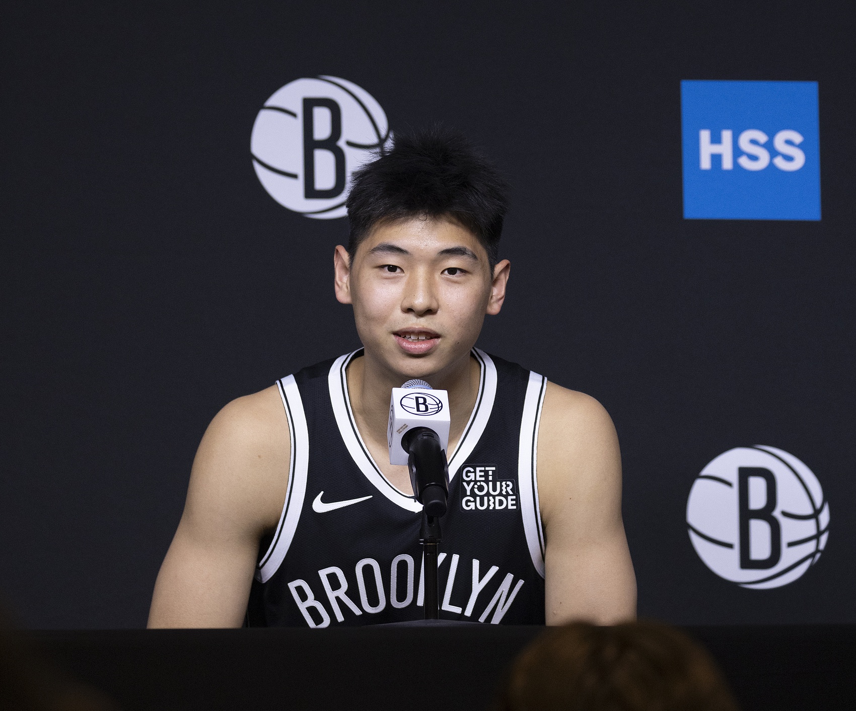 王健：崔永熙河村都是追梦NBA的亚洲球员非要比个高下踩一捧一