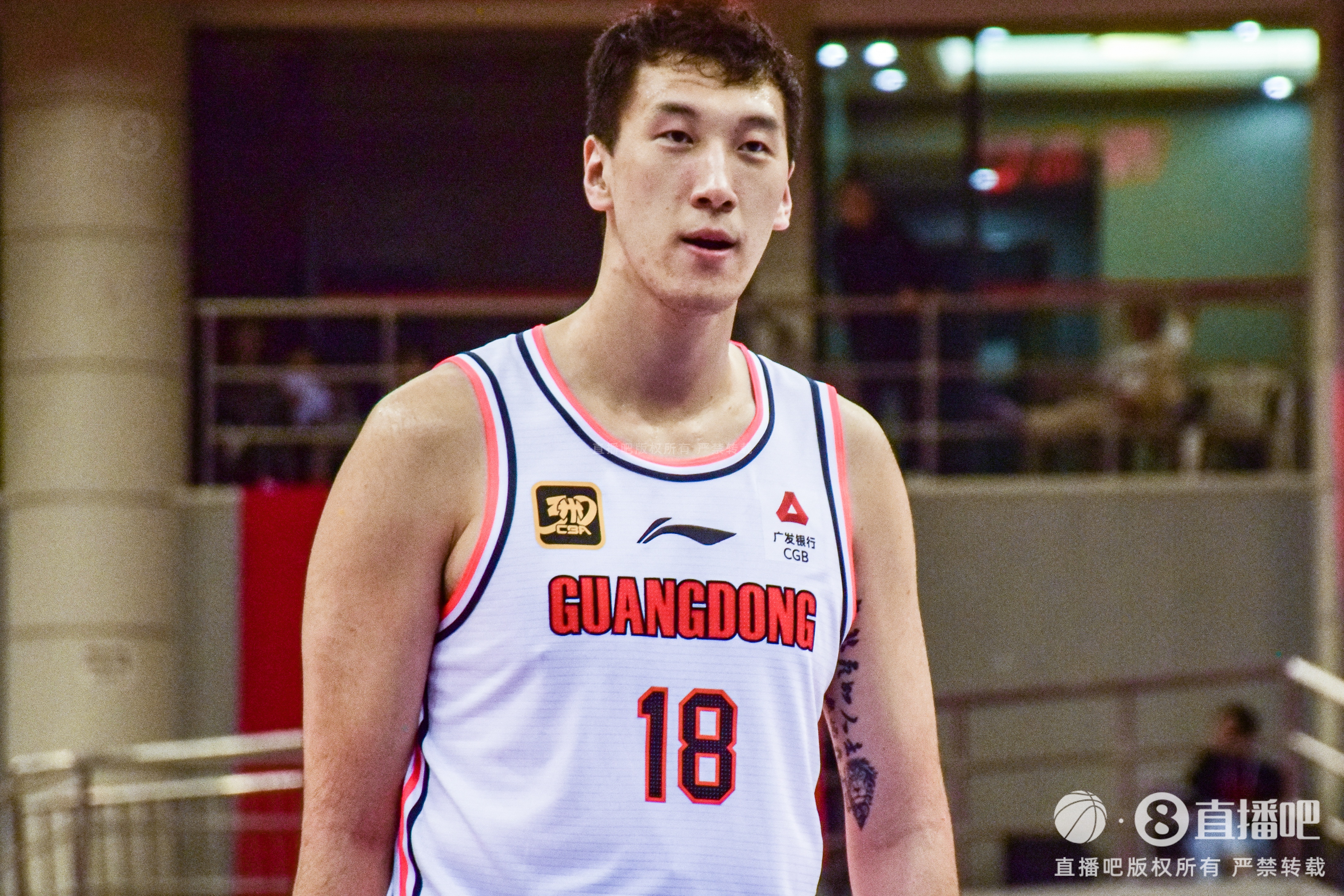 媒体人：杜润旺都有挥拳动作判定为挑衅性的不当言行不停赛