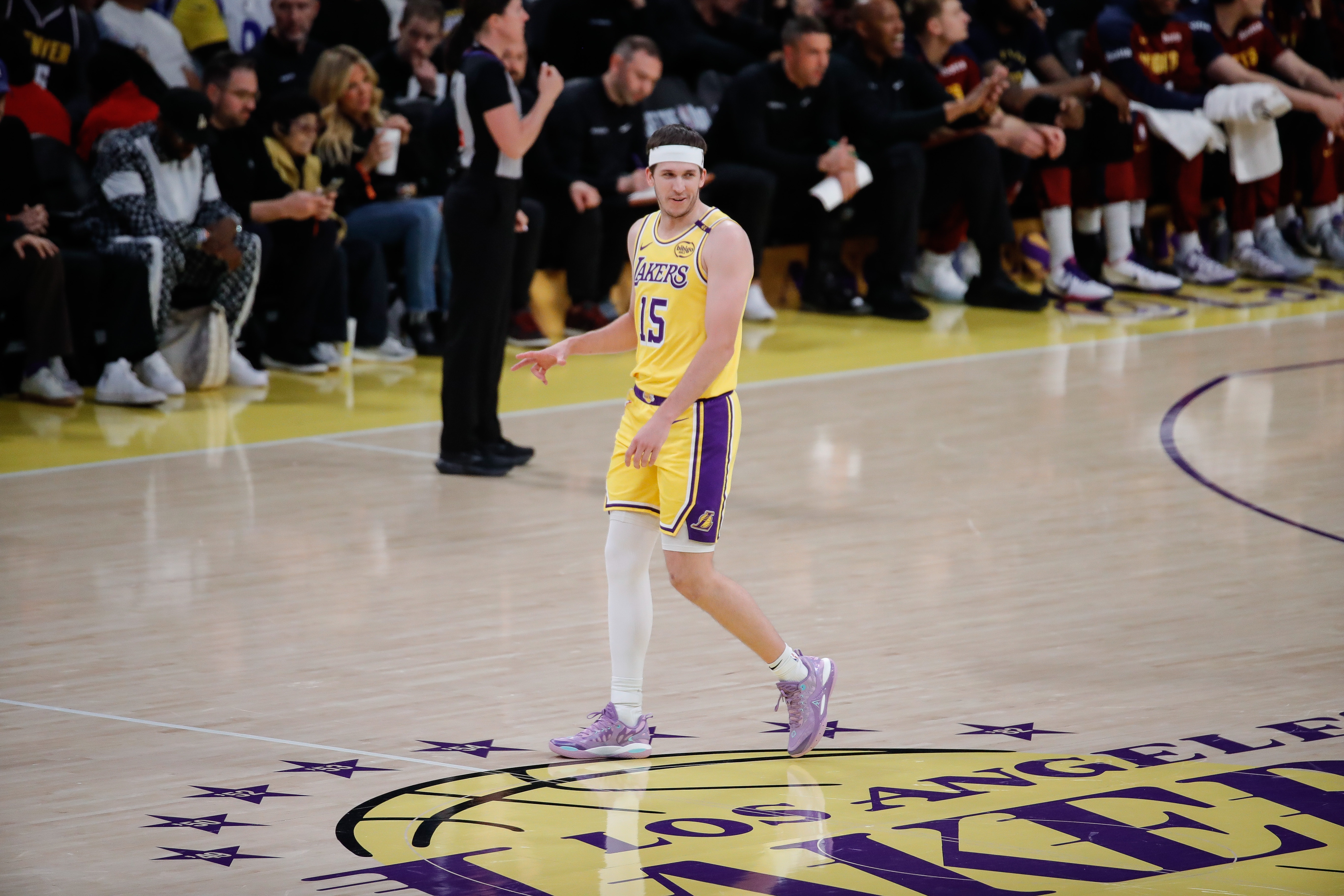 难挽败局！里夫斯13中9高效拿下25分2板5助正负值21