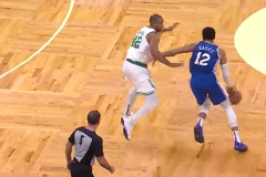 NBA常规赛凯尔特人88-87险胜76人 塔图姆26+16篮板库里17恩比德17中3