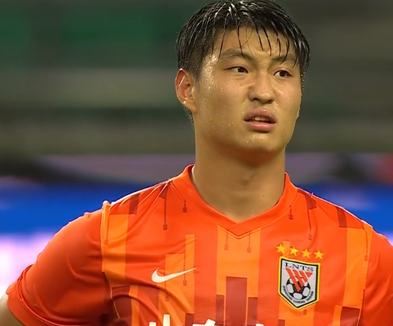 半场-郭田雨双环费莱尼伤泰山2-0沧州